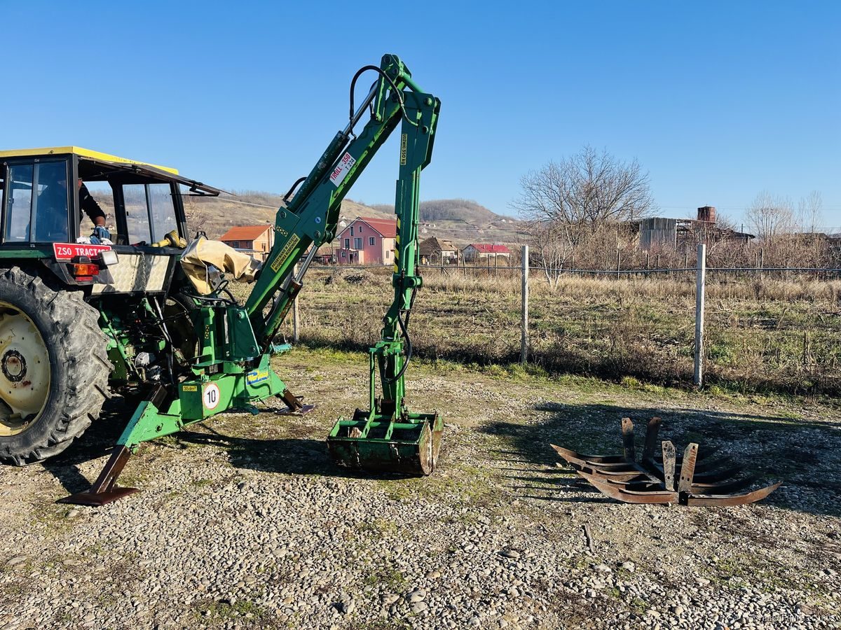 Brat excavator, escavator pentru tractor cu cupa, gheare gunoi, pompa — utilaj agricol de vanzare la AgroFanatic Bihor
