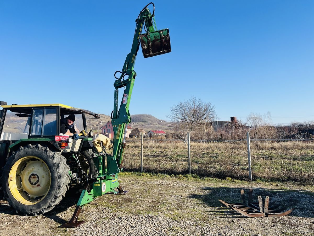 Brat excavator, escavator pentru tractor cu cupa, gheare gunoi, pompa — utilaj agricol de vanzare la AgroFanatic Bihor