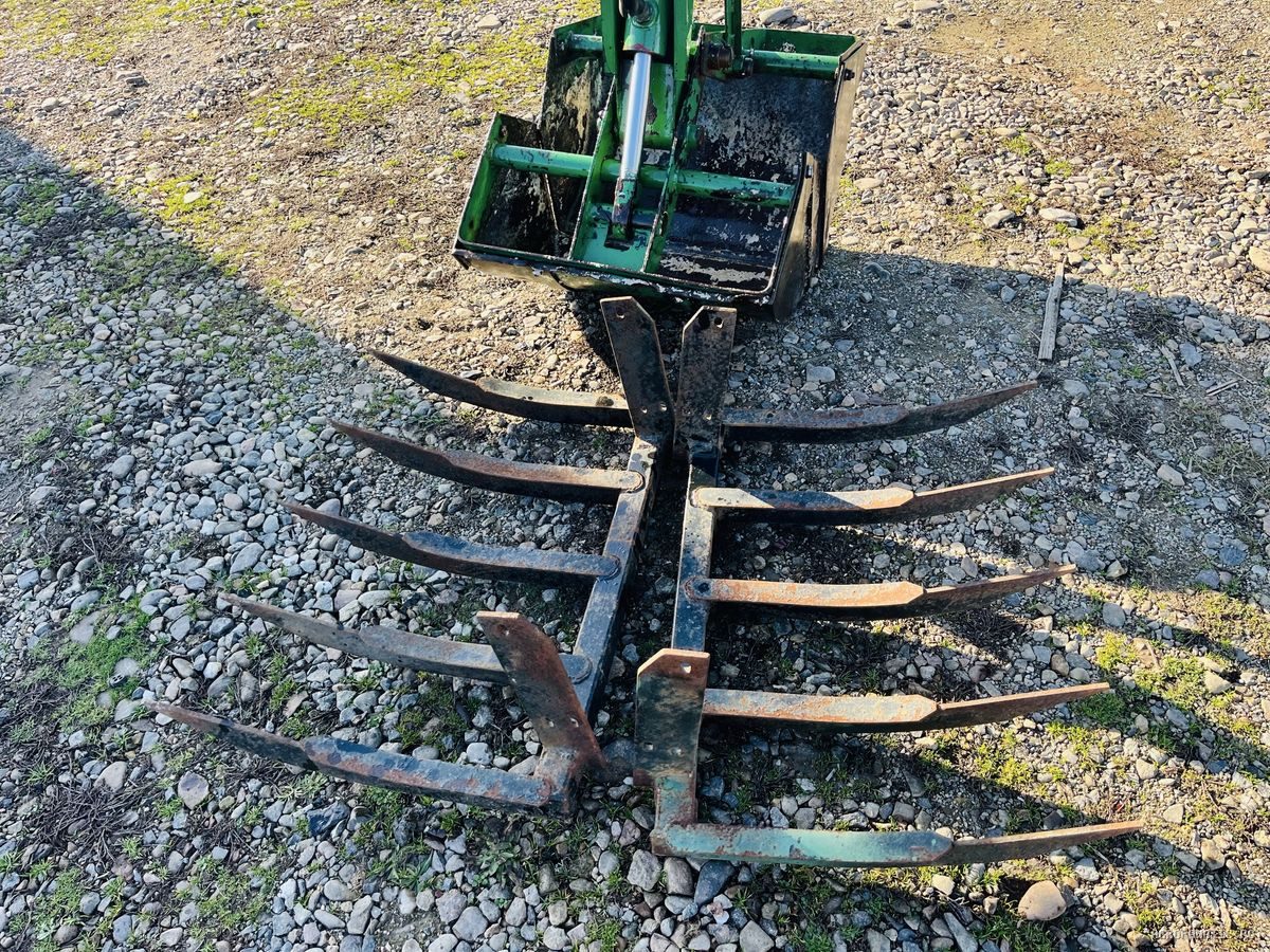 Brat excavator, escavator pentru tractor cu cupa, gheare gunoi, pompa — utilaj agricol de vanzare la AgroFanatic Bihor