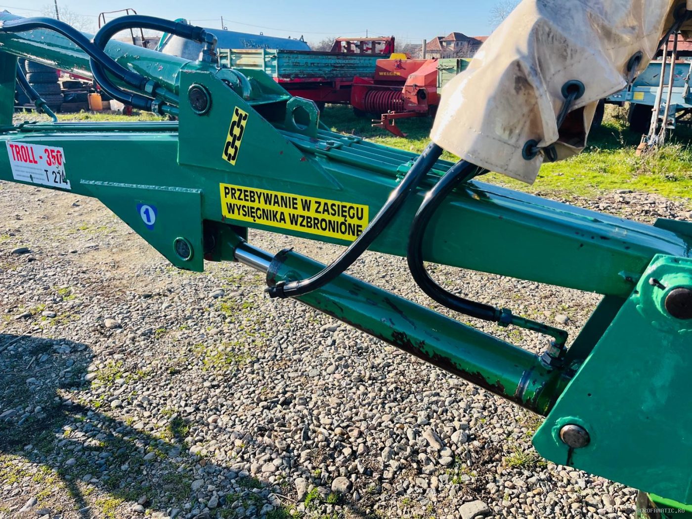 Brat excavator pentru tractor cu cupa si gheare de gunoi Agromet — utilaj agricol de vanzare