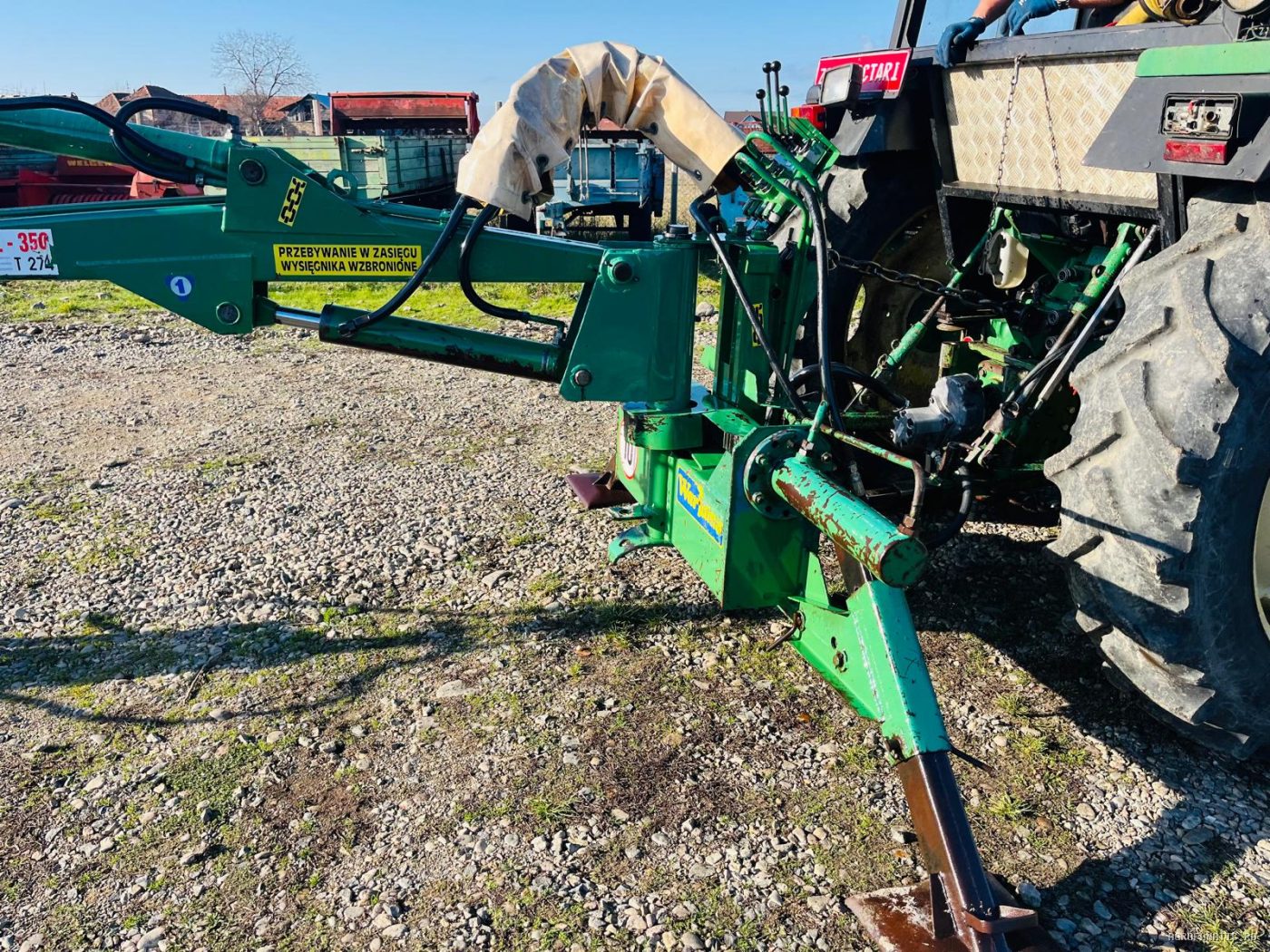 Brat excavator pentru tractor cu cupa si gheare de gunoi Agromet — utilaj agricol de vanzare
