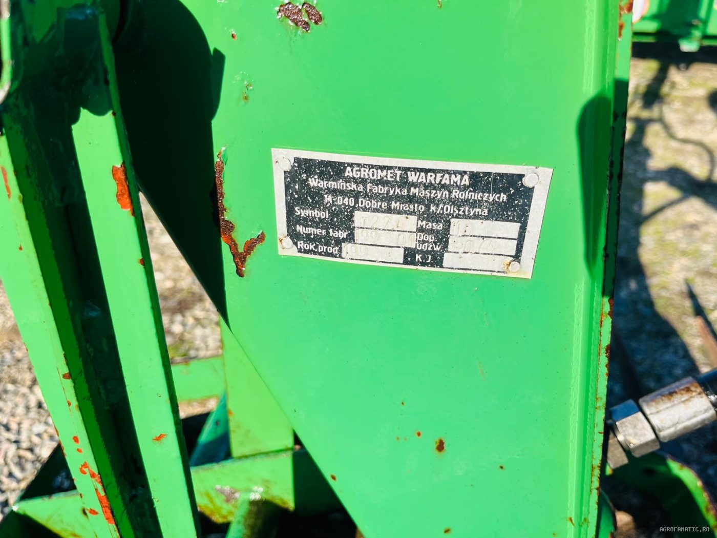 Brat excavator pentru tractor cu cupa si gheare de gunoi Agromet — utilaj agricol de vanzare