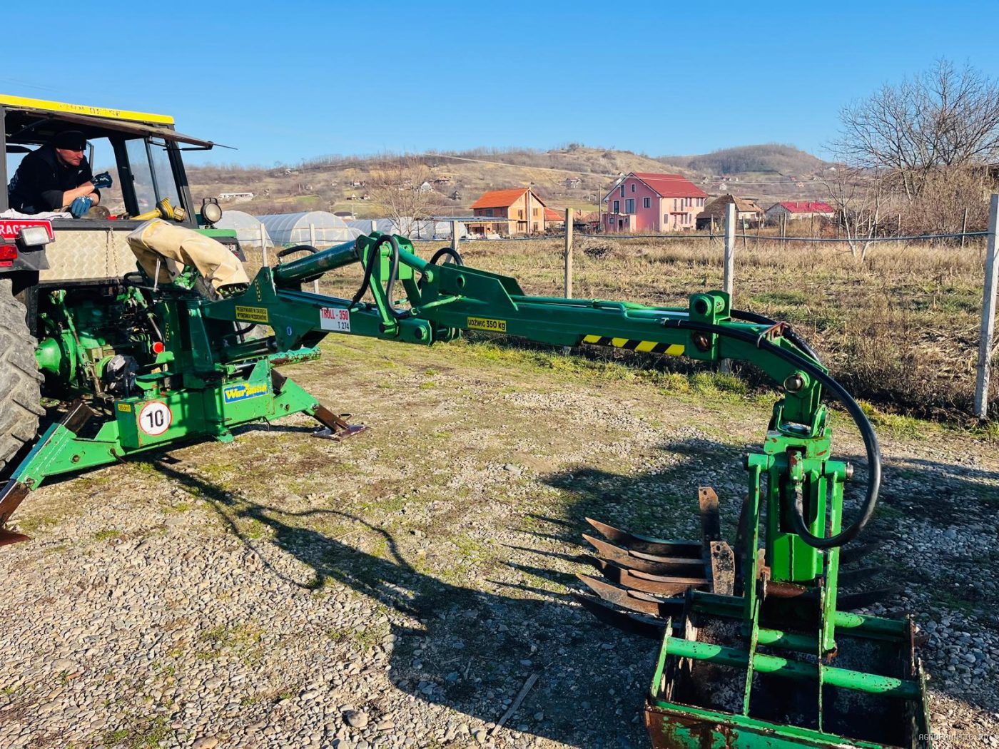 Brat excavator pentru tractor cu cupa si gheare de gunoi Agromet — utilaj agricol de vanzare