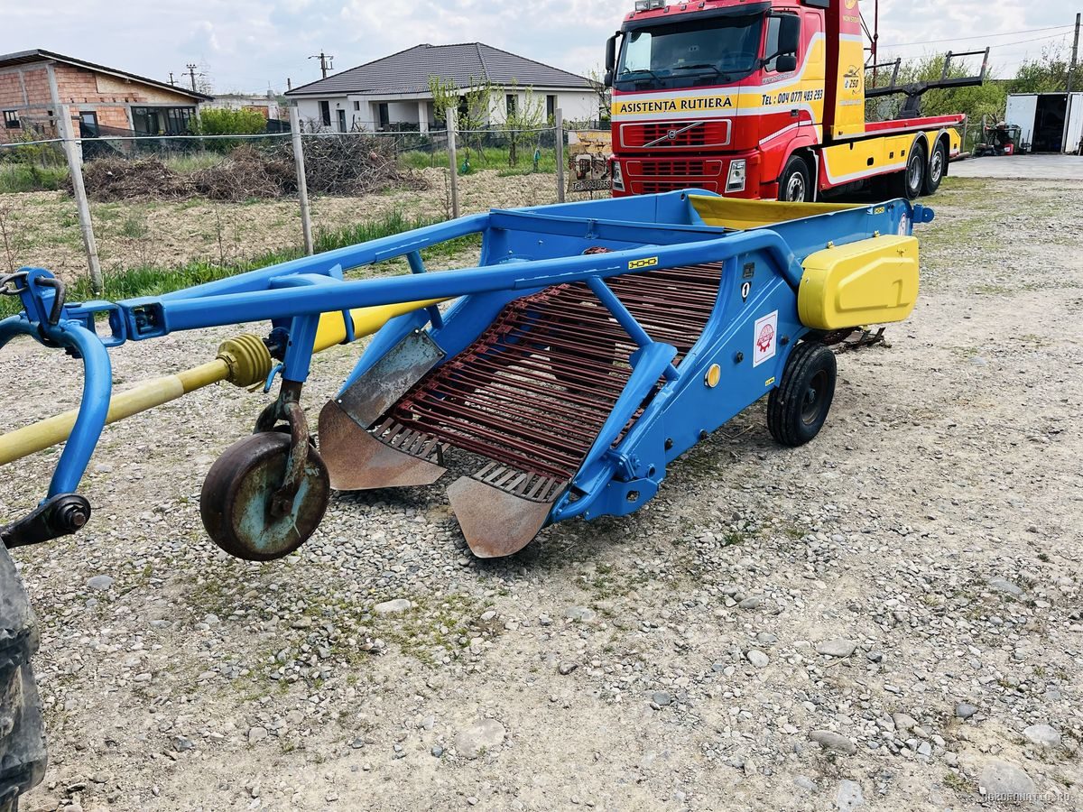 Culegatoare, utilaj de recoltat cartofi, ceapa pe 2 randuri Agromet — utilaj agricol de vanzare la AgroFanatic Bihor