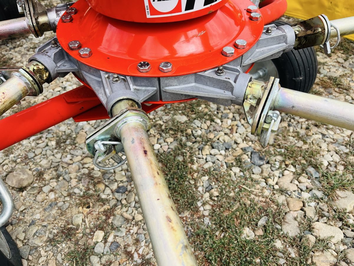Grebla de adunat fan iarba lucerna paie tip paianjen cu 8 brate 2.60 m latime Fella cu camera inchisa pe vaselina cu brate detasabile 3 roti — utilaj agricol de vanzare la AgroFanatic Bihor