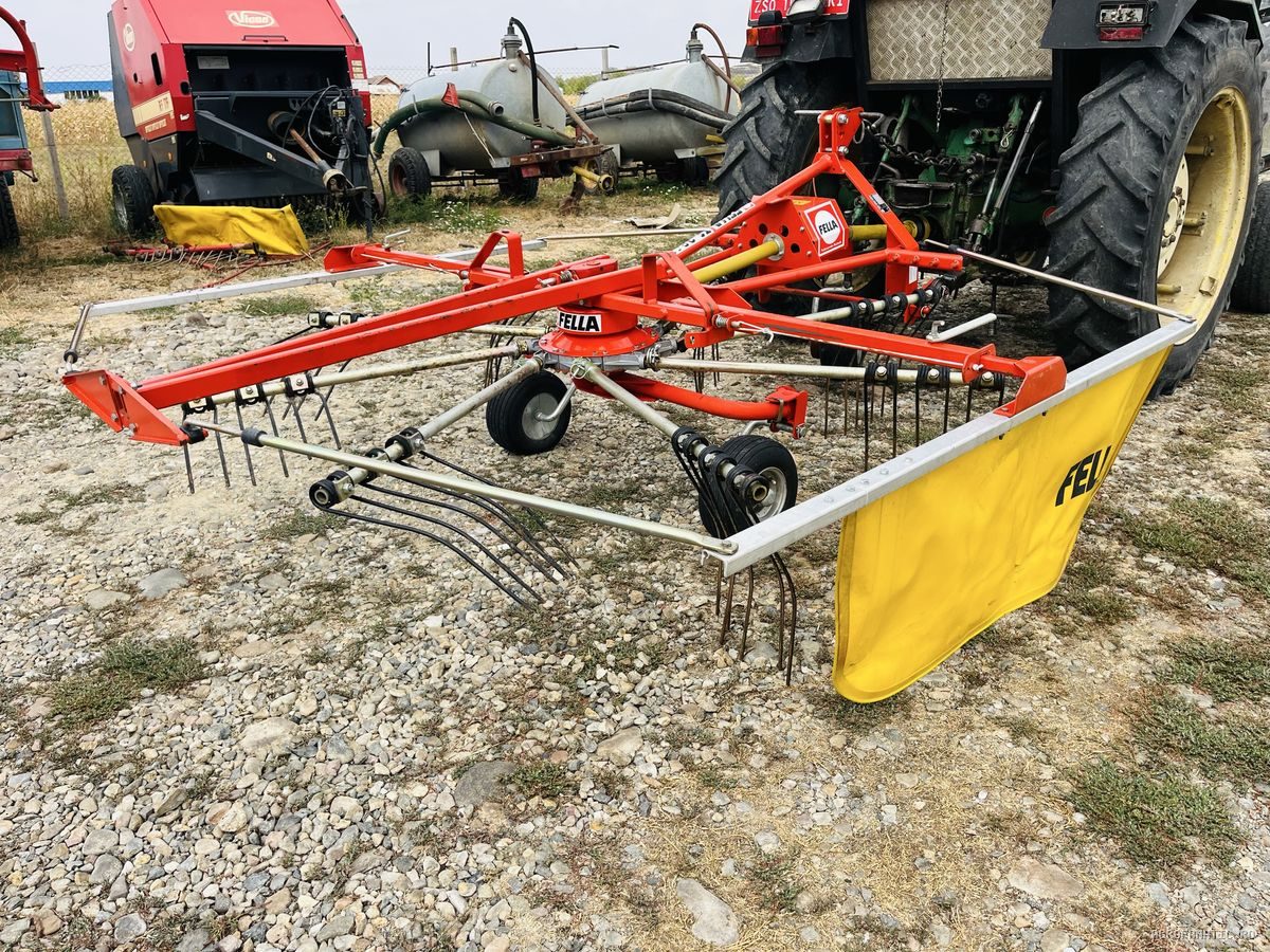 Grebla de adunat fan iarba lucerna paie tip paianjen cu 8 brate 2.60 m latime Fella cu camera inchisa pe vaselina cu brate detasabile 3 roti — utilaj agricol de vanzare la AgroFanatic Bihor