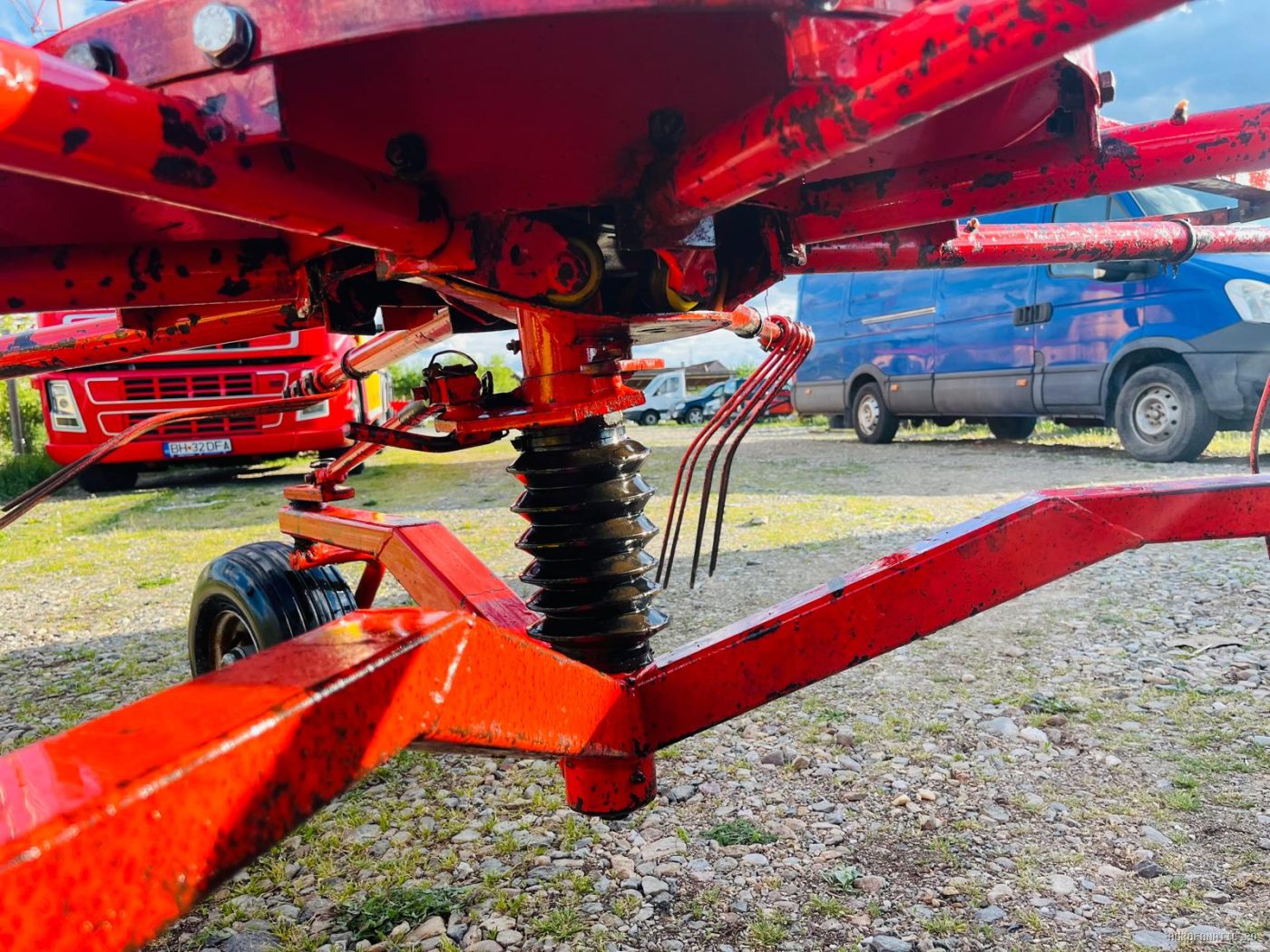 Grebla de adunat fan, iarba, paie, lucerna tip paianjen Fella — utilaj agricol de vanzare