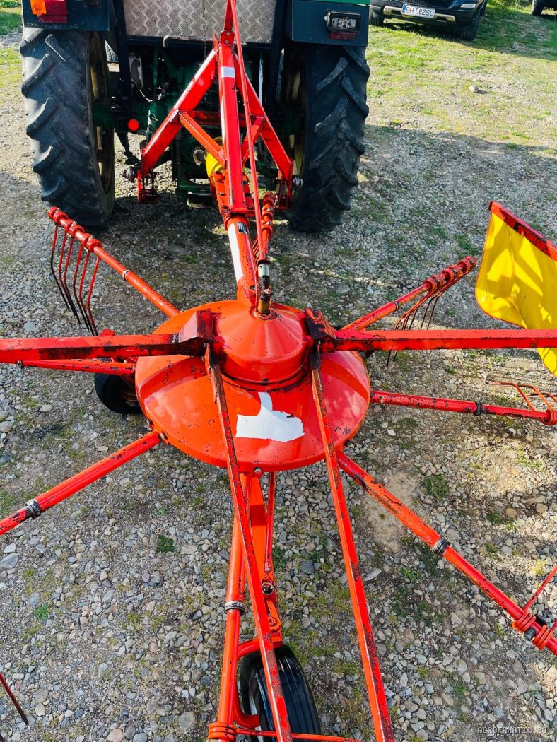 Grebla de adunat fan, iarba, paie, lucerna tip paianjen Fella — utilaj agricol de vanzare