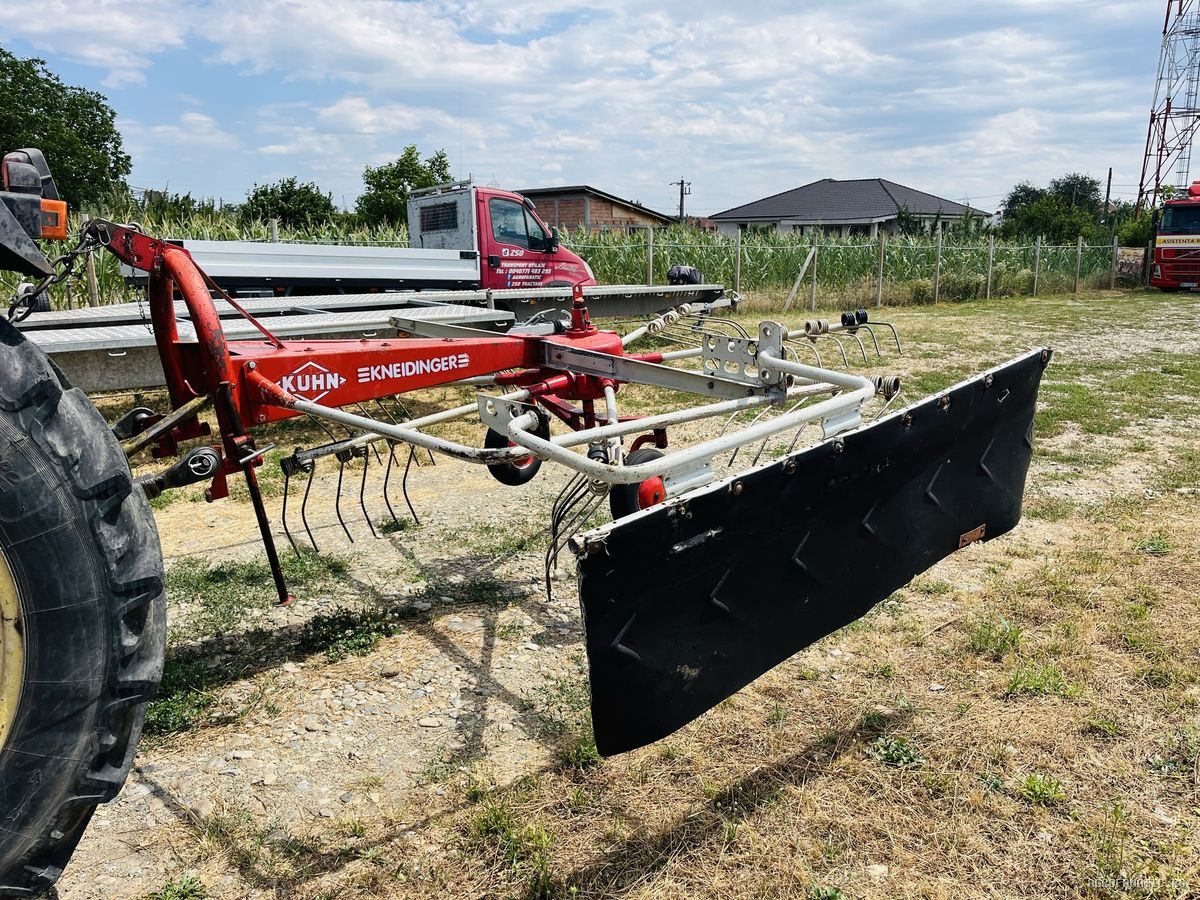 Grebla de adunat tip paianjen paiangen, fan iarba paie lucerna goz Kuhn baie ulei cu 7 brate 2.40 m latime — utilaj agricol de vanzare la AgroFanatic Bihor
