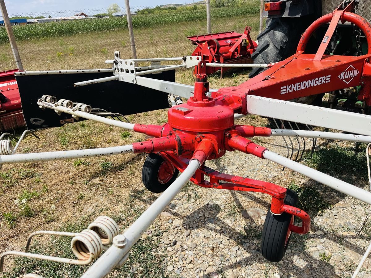 Grebla de adunat tip paianjen paiangen, fan iarba paie lucerna goz Kuhn baie ulei cu 7 brate 2.40 m latime — utilaj agricol de vanzare la AgroFanatic Bihor