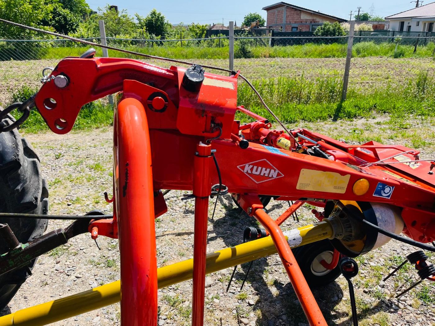 Grebla de imprastiat fan, iarba, lucerna, paie Kuhn — utilaj agricol de vanzare