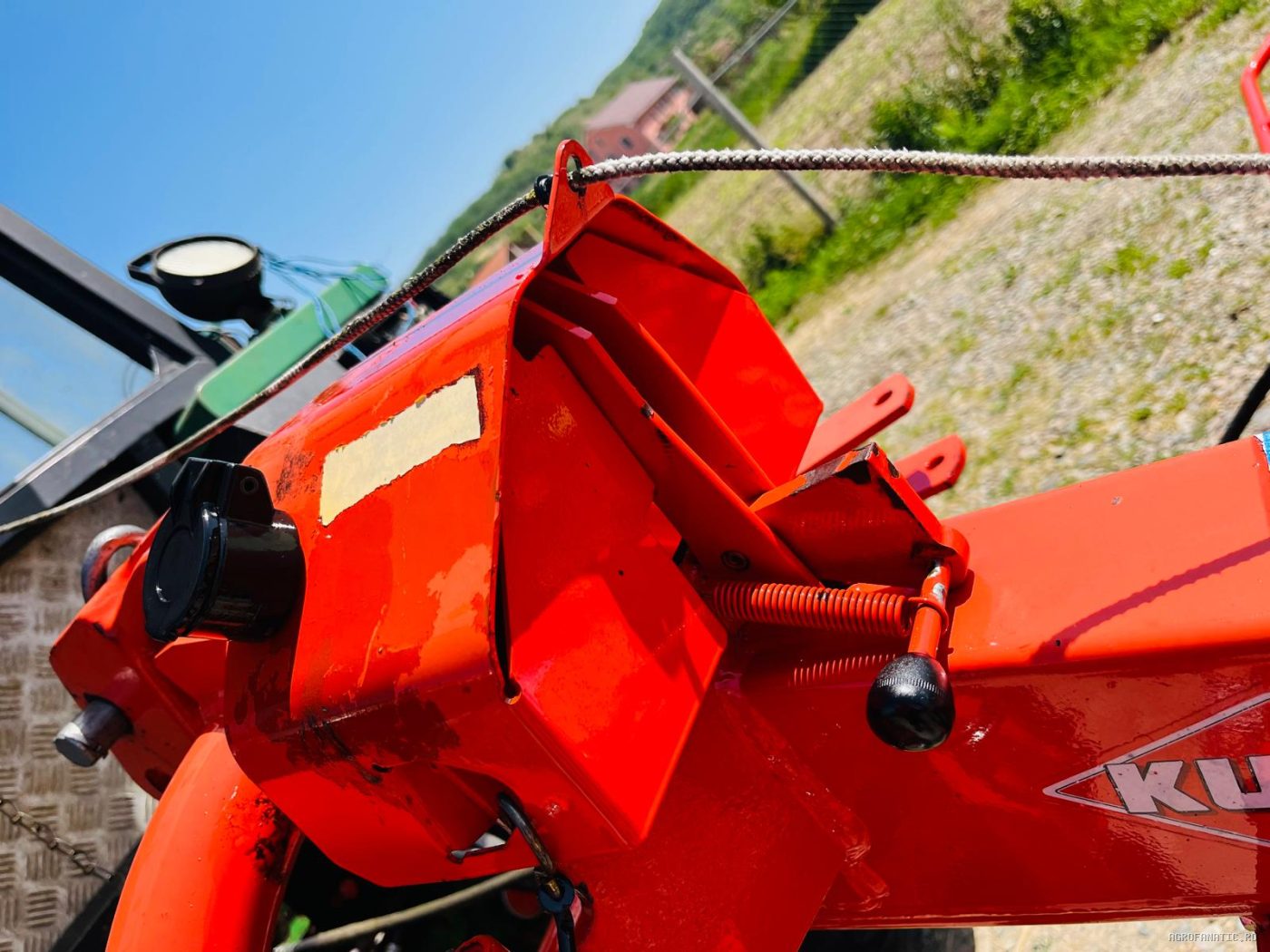Grebla de imprastiat fan, iarba, lucerna, paie Kuhn — utilaj agricol de vanzare