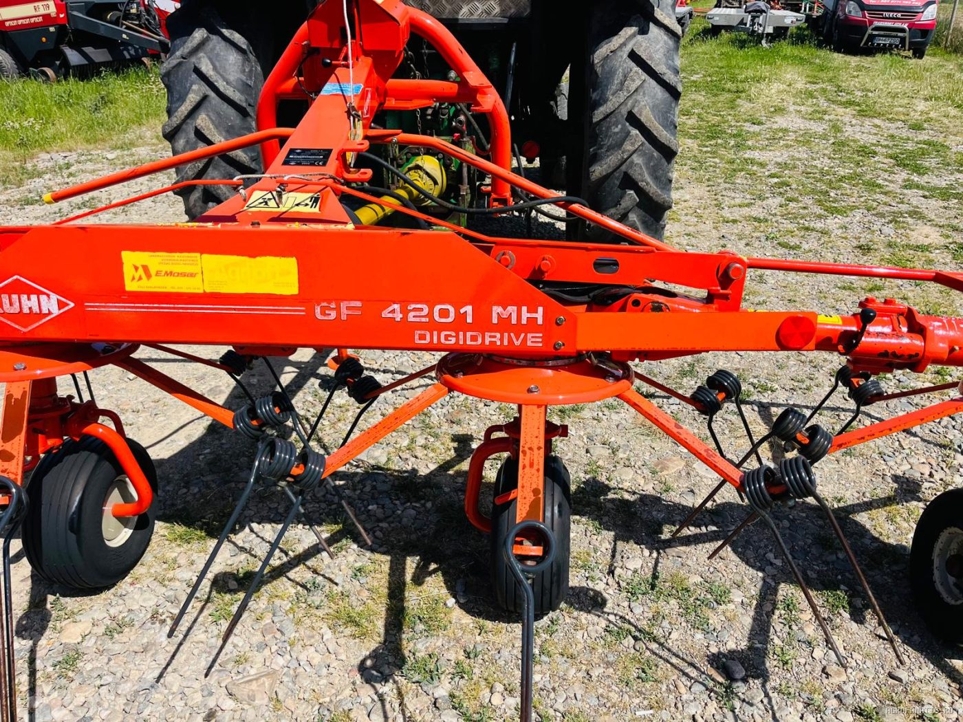 Grebla de imprastiat fan, iarba, lucerna, paie Kuhn — utilaj agricol de vanzare
