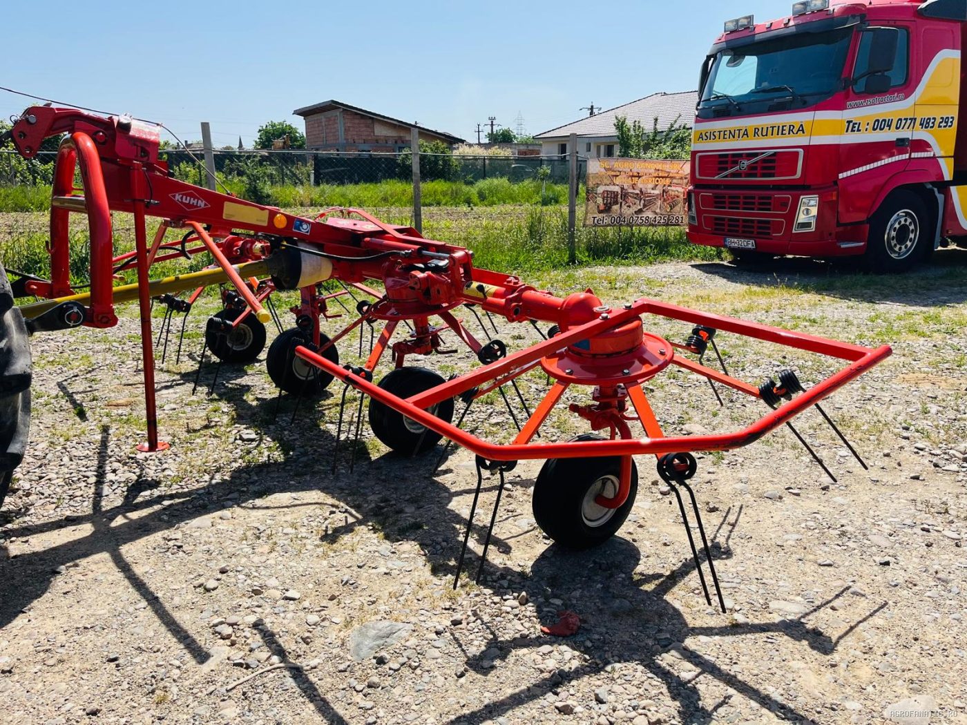 Grebla de imprastiat fan, iarba, lucerna, paie Kuhn — utilaj agricol de vanzare