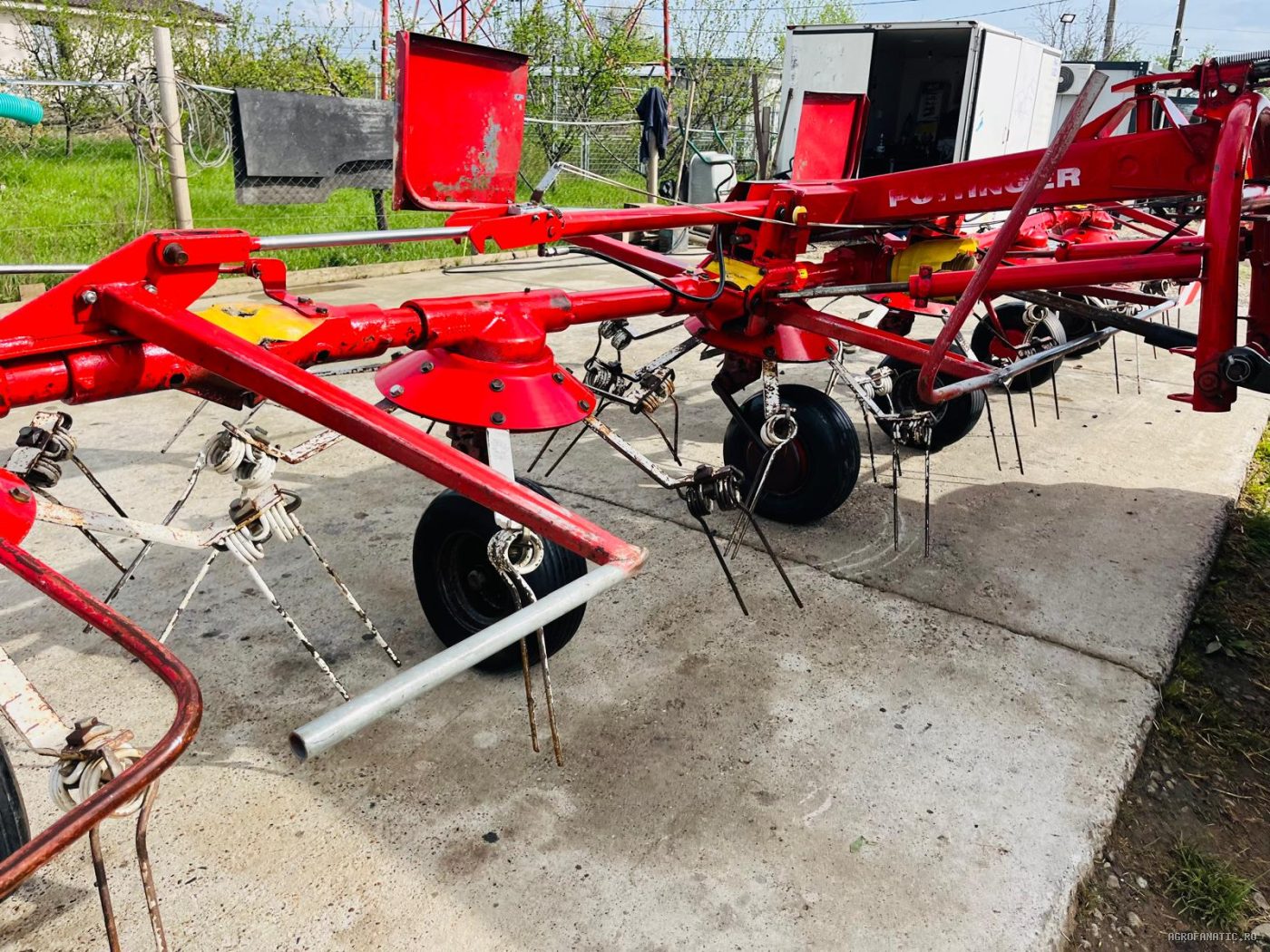 Grebla de imprastiat fan, iarba, lucerna Pottinger 6.70 m latime — utilaj agricol de vanzare