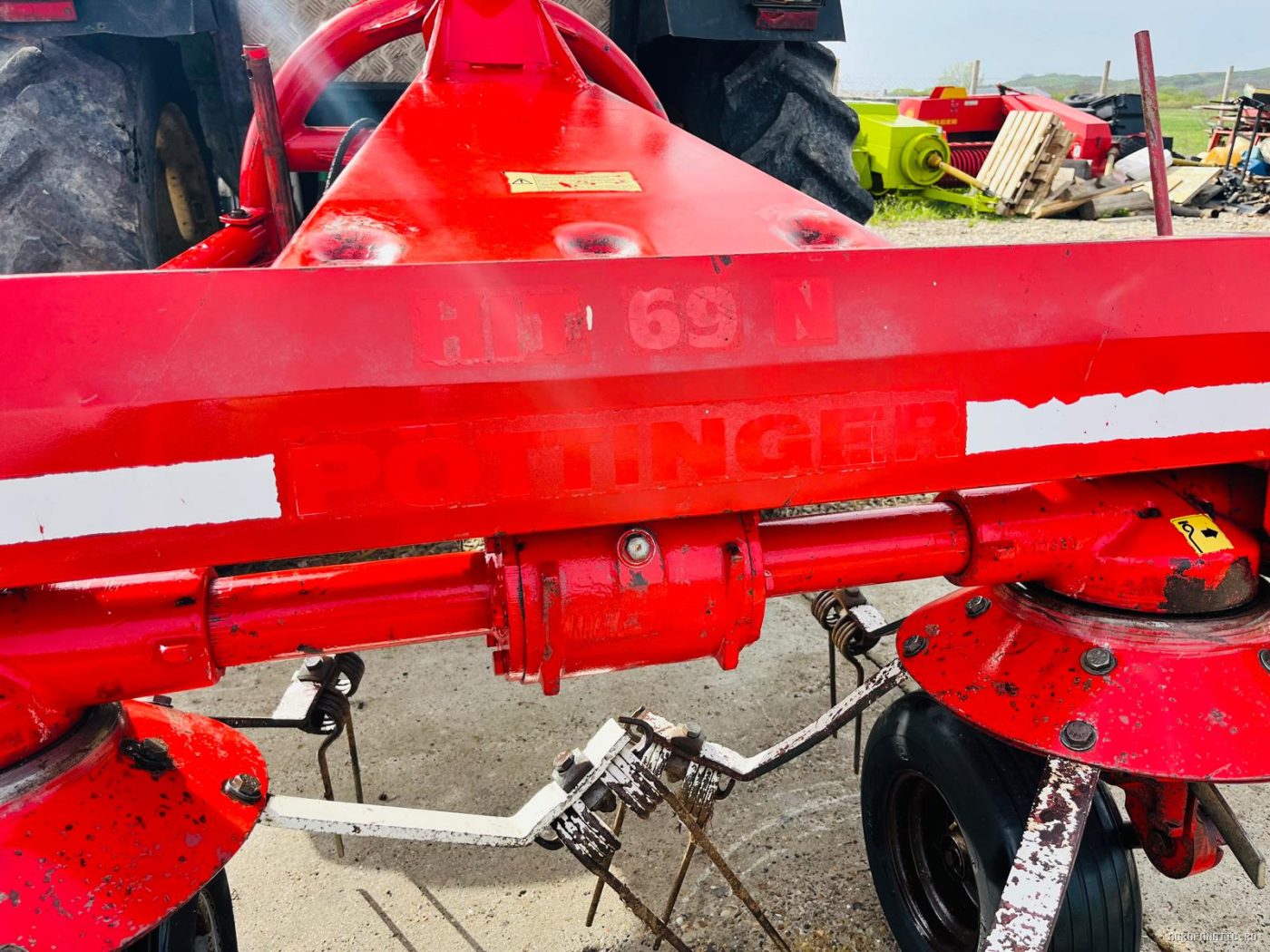 Grebla de imprastiat fan, iarba, lucerna Pottinger 6.70 m latime — utilaj agricol de vanzare
