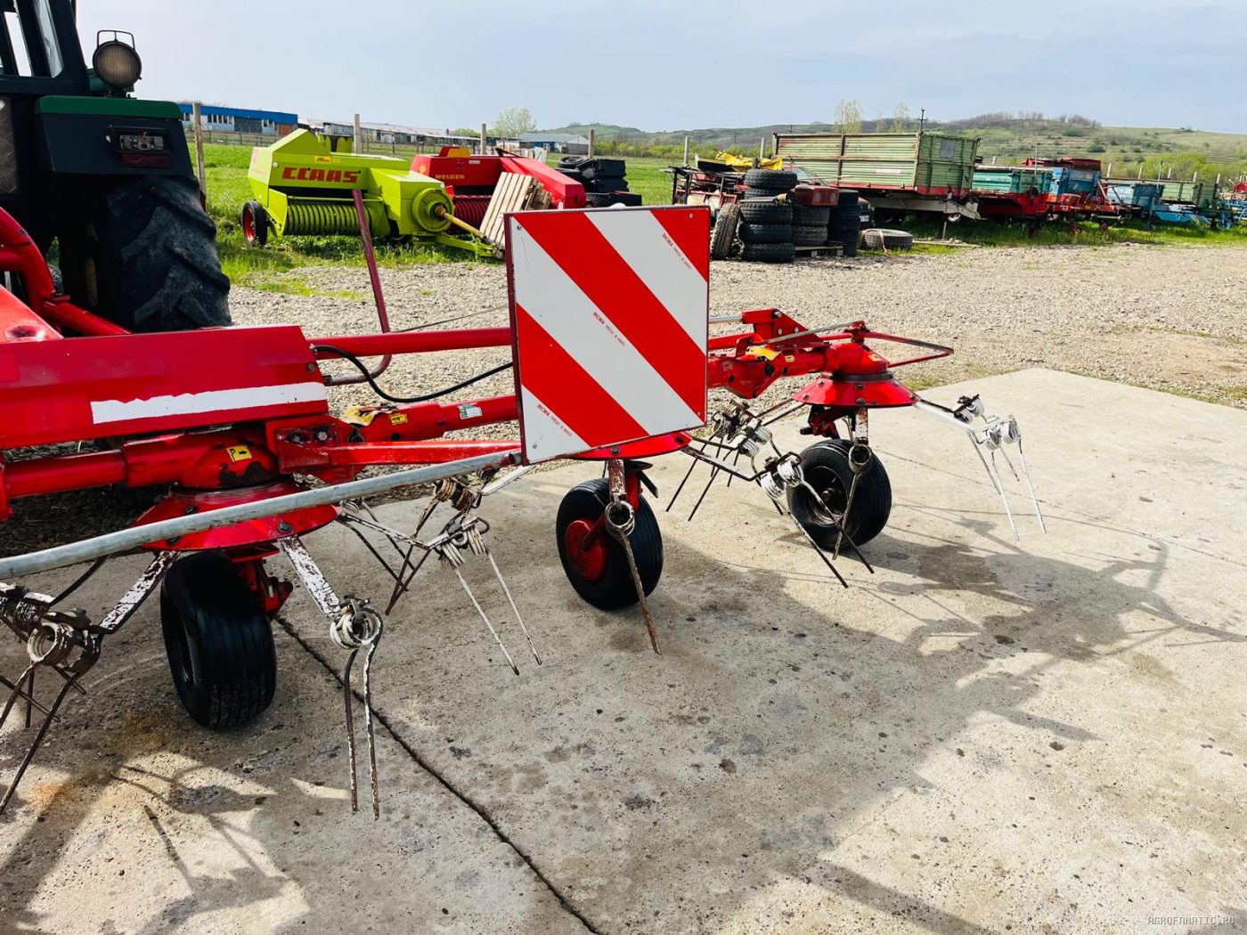 Grebla de imprastiat fan, iarba, lucerna Pottinger 6.70 m latime — utilaj agricol de vanzare