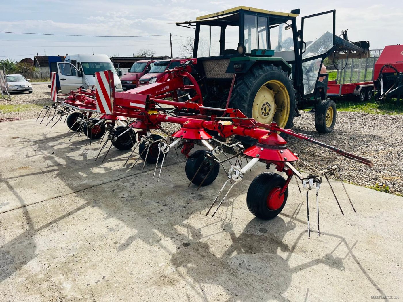 Grebla de imprastiat fan, iarba, lucerna Pottinger 6.70 m latime — utilaj agricol de vanzare