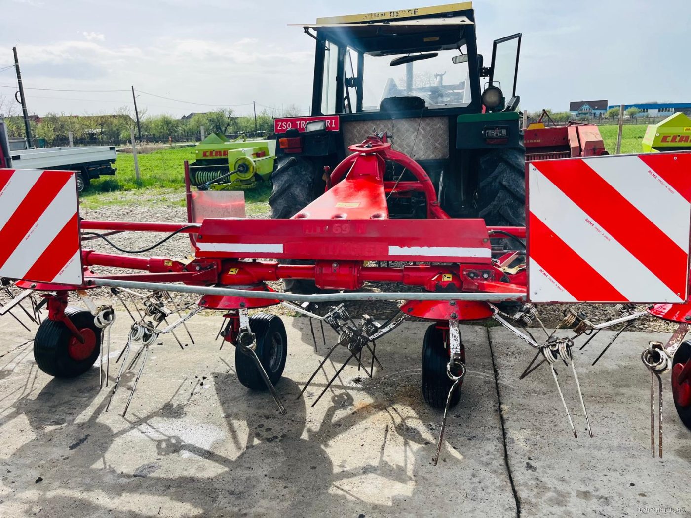 Grebla de imprastiat fan, iarba, lucerna Pottinger 6.70 m latime — utilaj agricol de vanzare
