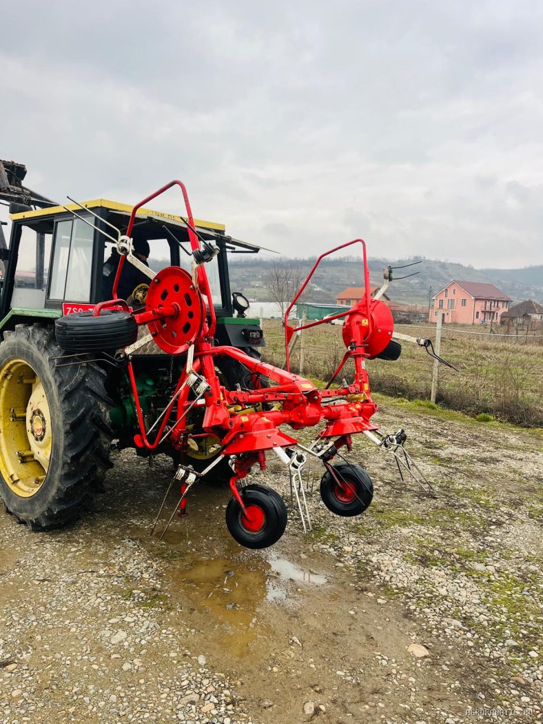 Grebla de imprastiat fan, iarba, paie, lucerna Pottinger — utilaj agricol de vanzare