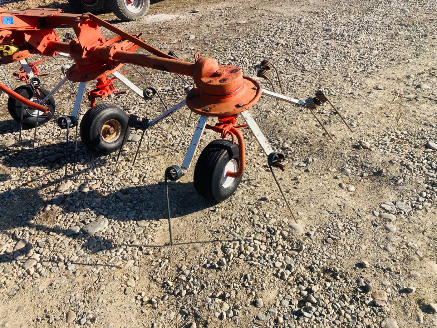 Grebla de imprastiat fan Kuhn 4.40 m — utilaj agricol de vanzare