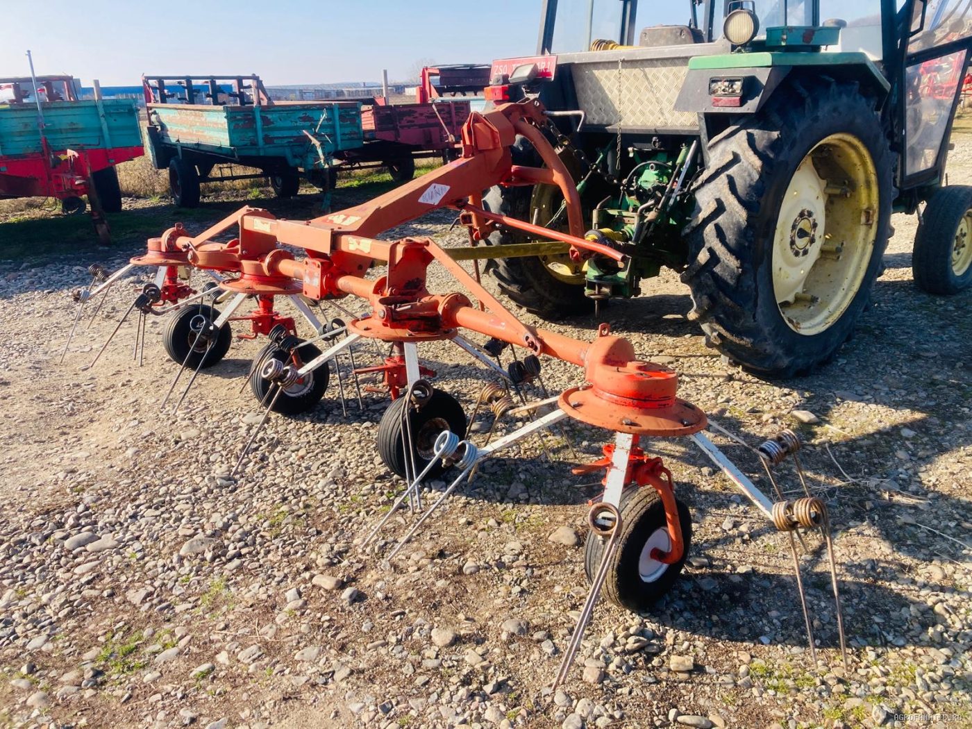 Grebla de imprastiat fan Kuhn 4.40 m — utilaj agricol de vanzare