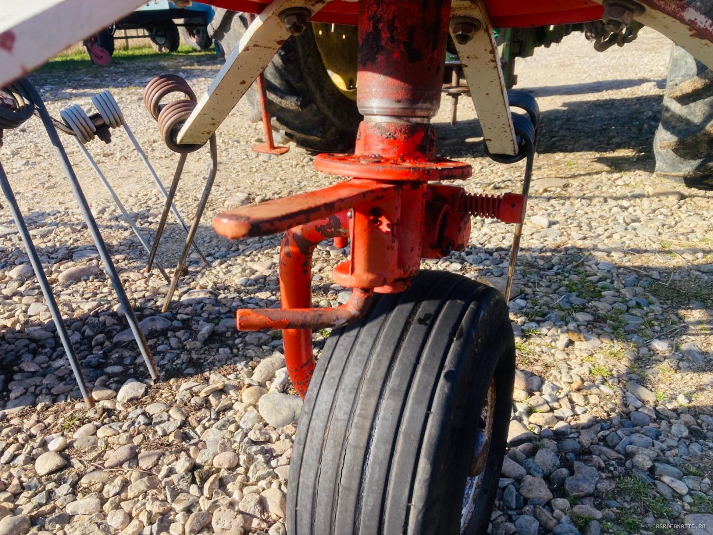 Grebla de imprastiat fan Kuhn 4.40 m — utilaj agricol de vanzare