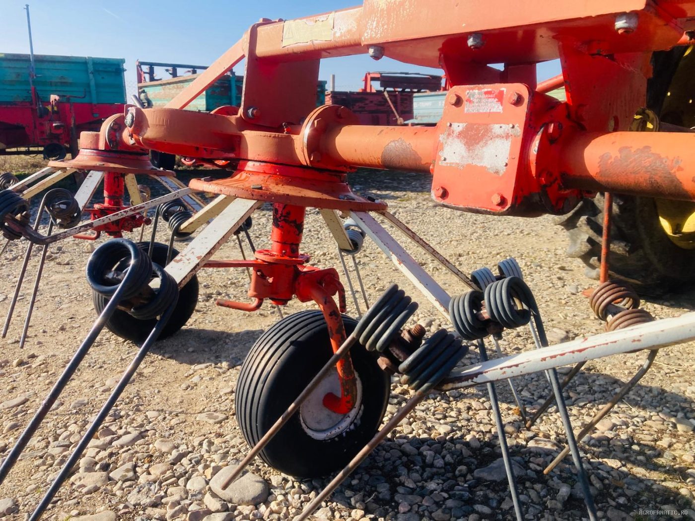 Grebla de imprastiat fan Kuhn 4.40 m — utilaj agricol de vanzare