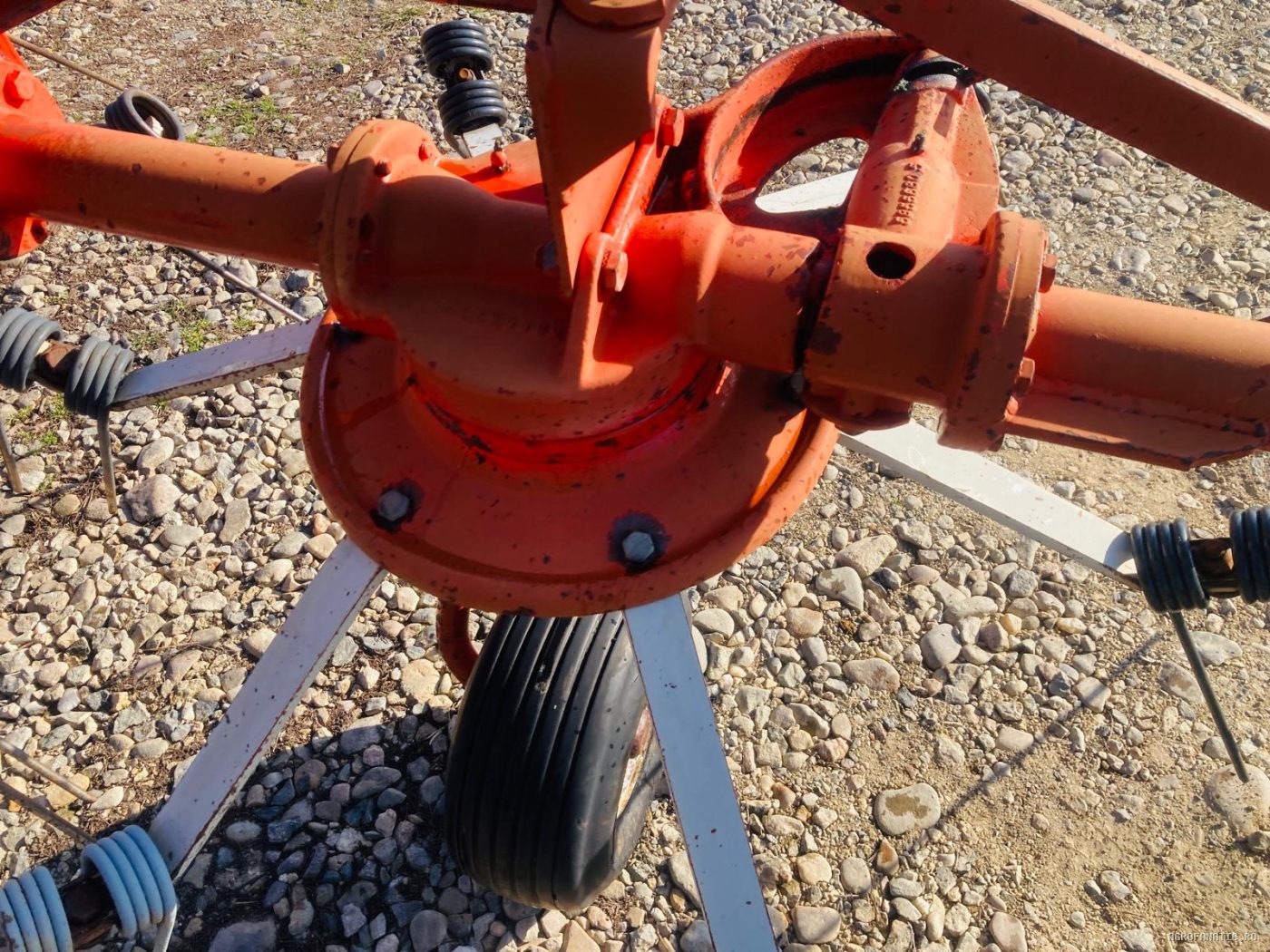 Grebla de imprastiat fan Kuhn 4.40 m — utilaj agricol de vanzare