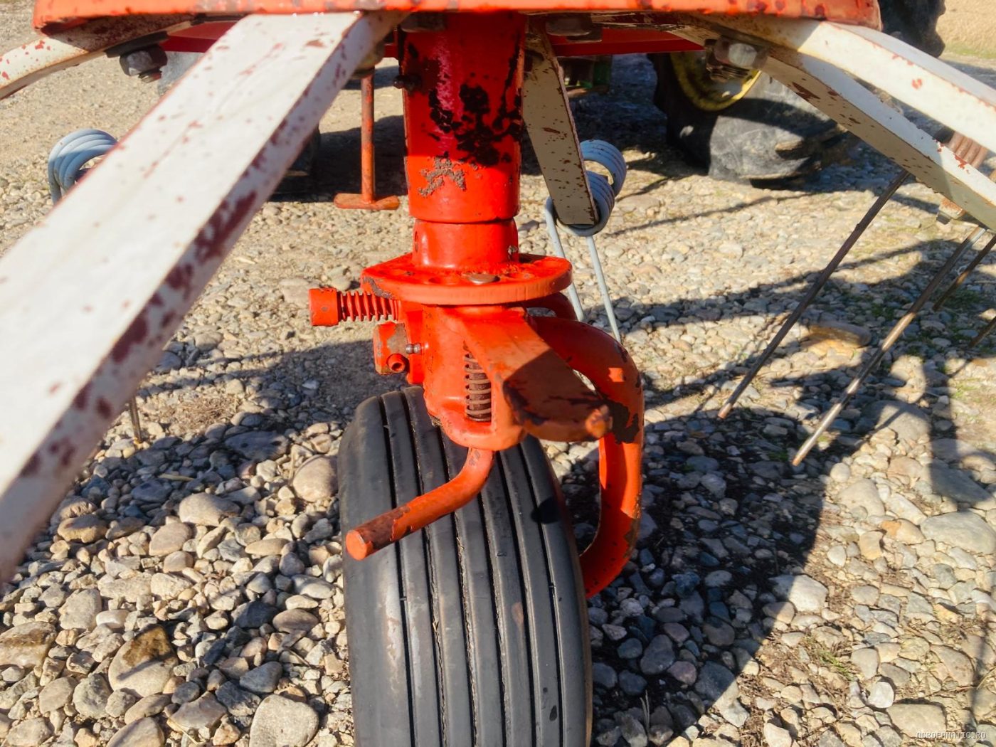 Grebla de imprastiat fan Kuhn 4.40 m — utilaj agricol de vanzare
