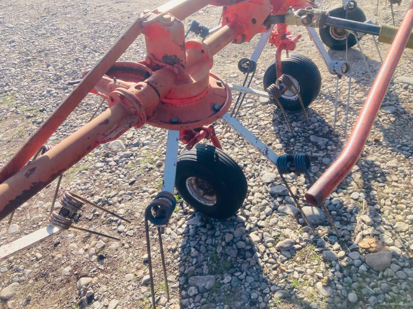 Grebla de imprastiat fan Kuhn 4.40 m — utilaj agricol de vanzare