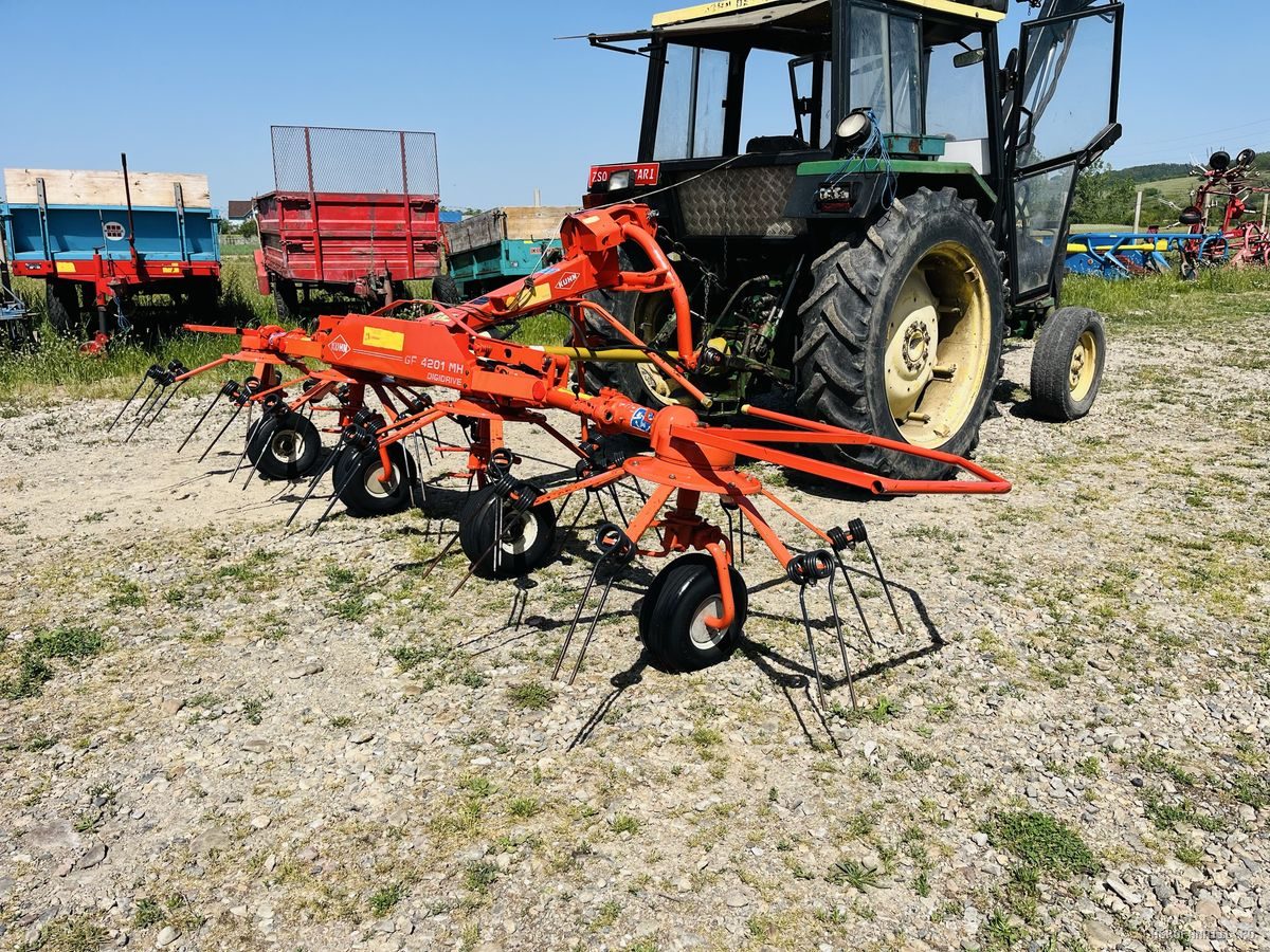 Grebla de imprastiat, rasfirat, risipit, scantalit, inproscat fan iarba lucerna paie Kuhn 4.6 m latime — utilaj agricol de vanzare la AgroFanatic Bihor