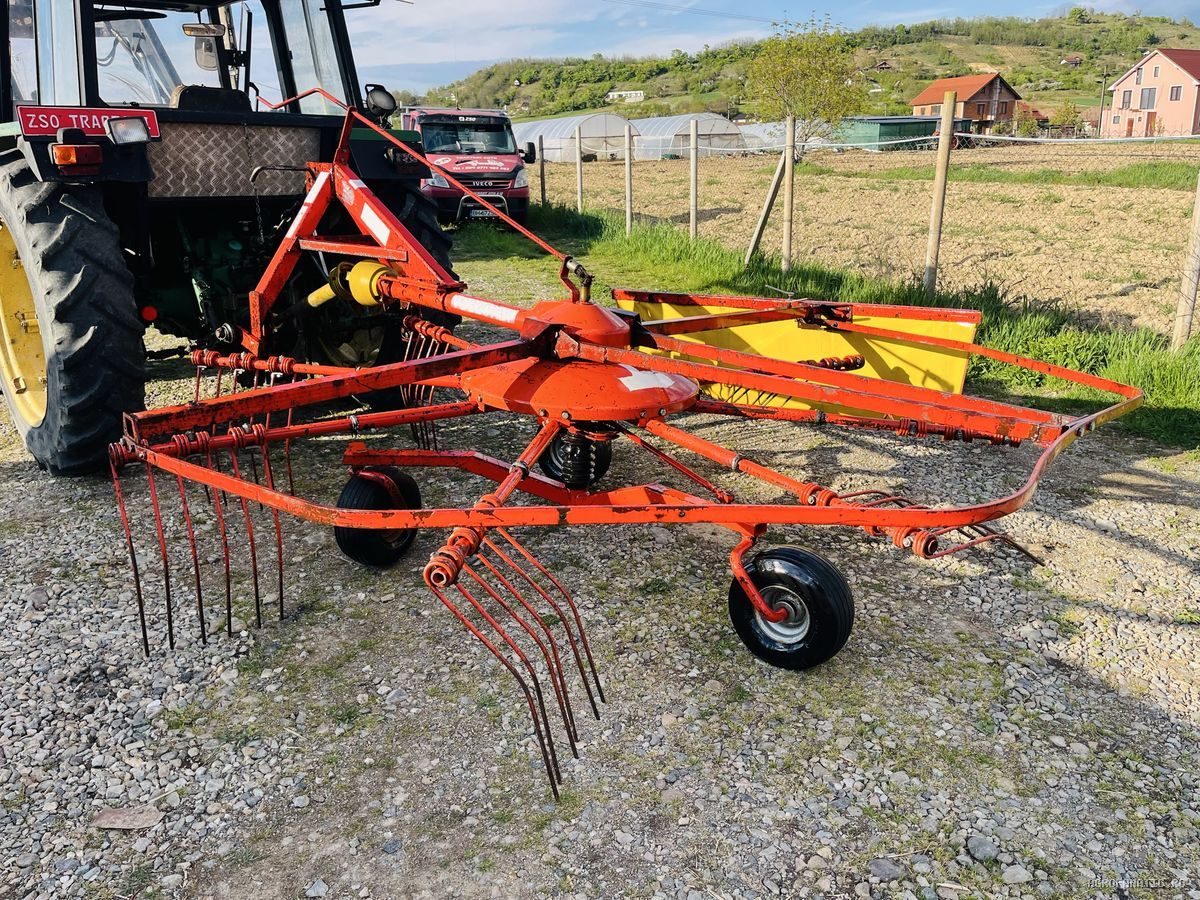Grebla tip paianjen, paiangen Fella cu 3 roti, 8 brate de adunat fan, iarba, paie, lucerna — utilaj agricol de vanzare la AgroFanatic Bihor