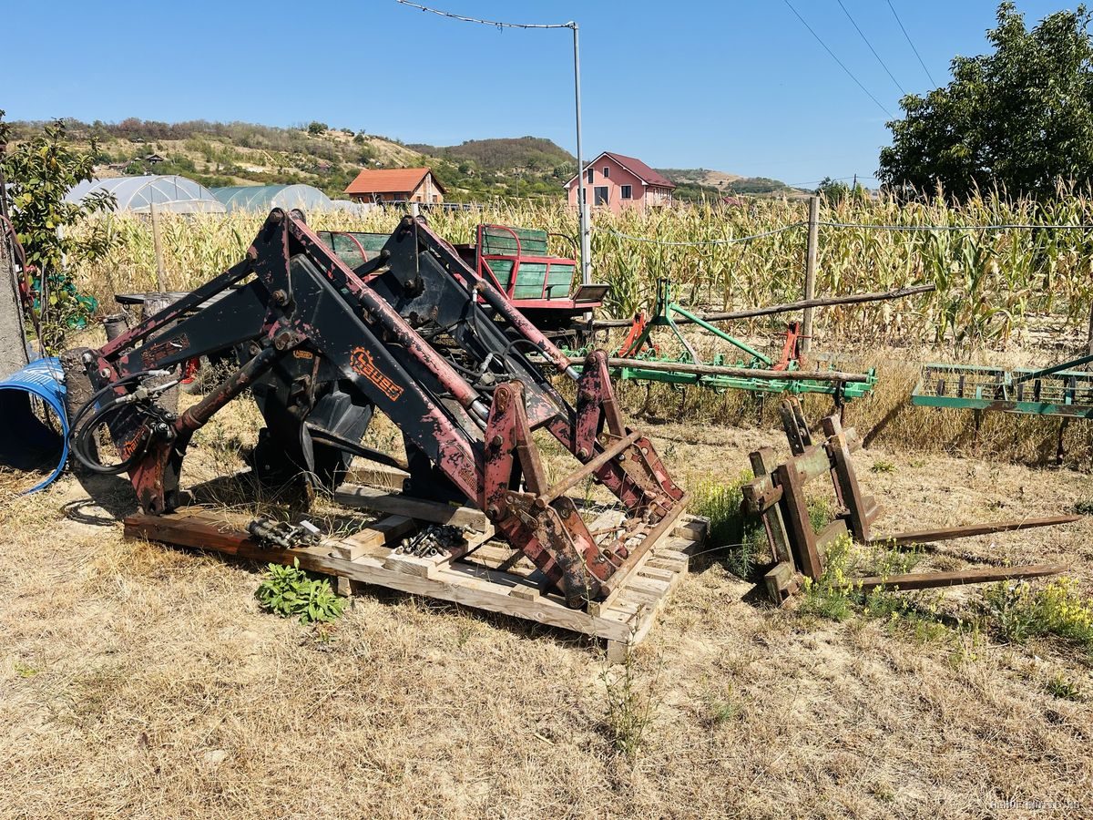 Incarcator frontal, brat fata, cupa, furca baloti, catarg stivuitor, lame stivuitor, 4 cilindri, cupla Euro, functia a 3-a, dublu sens HAUER — utilaj agricol de vanzare la AgroFanatic Bihor