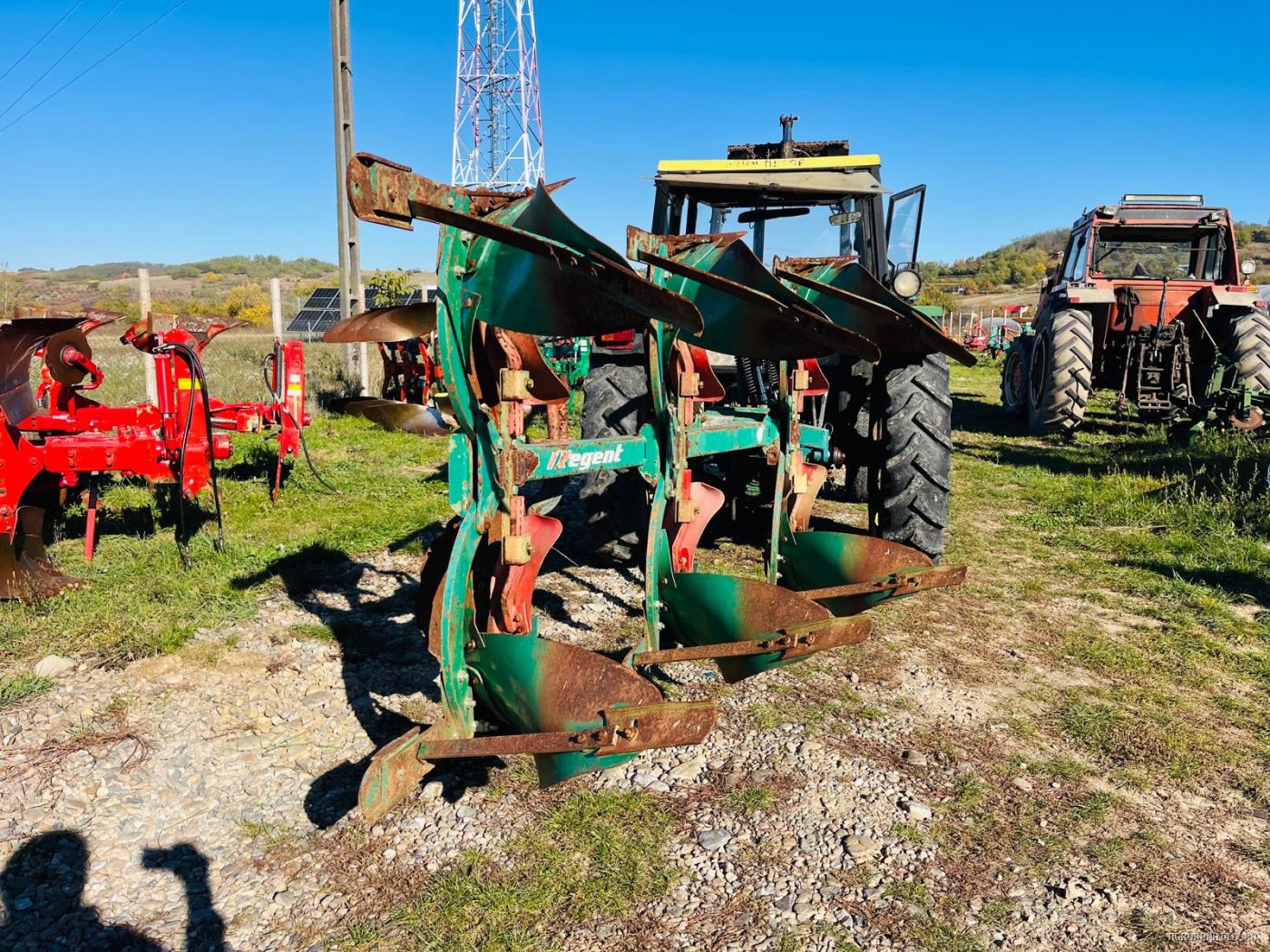 Plug 3 trupite reversibil hidraulic Regent — utilaj agricol de vanzare