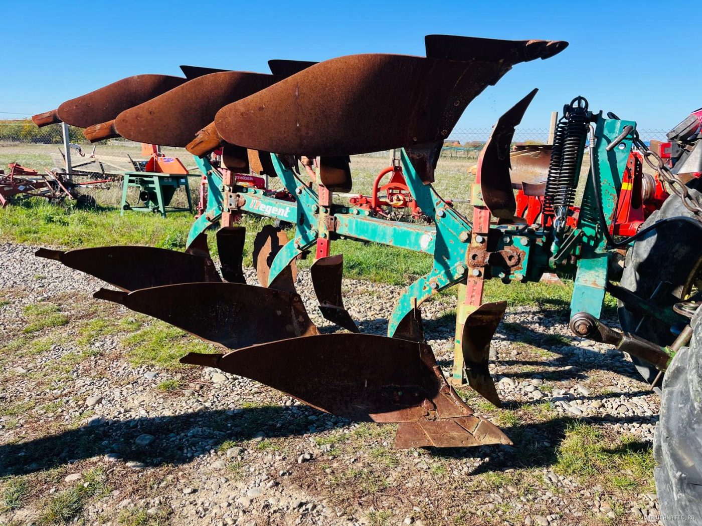 Plug 3 trupite reversibil hidraulic Regent — utilaj agricol de vanzare