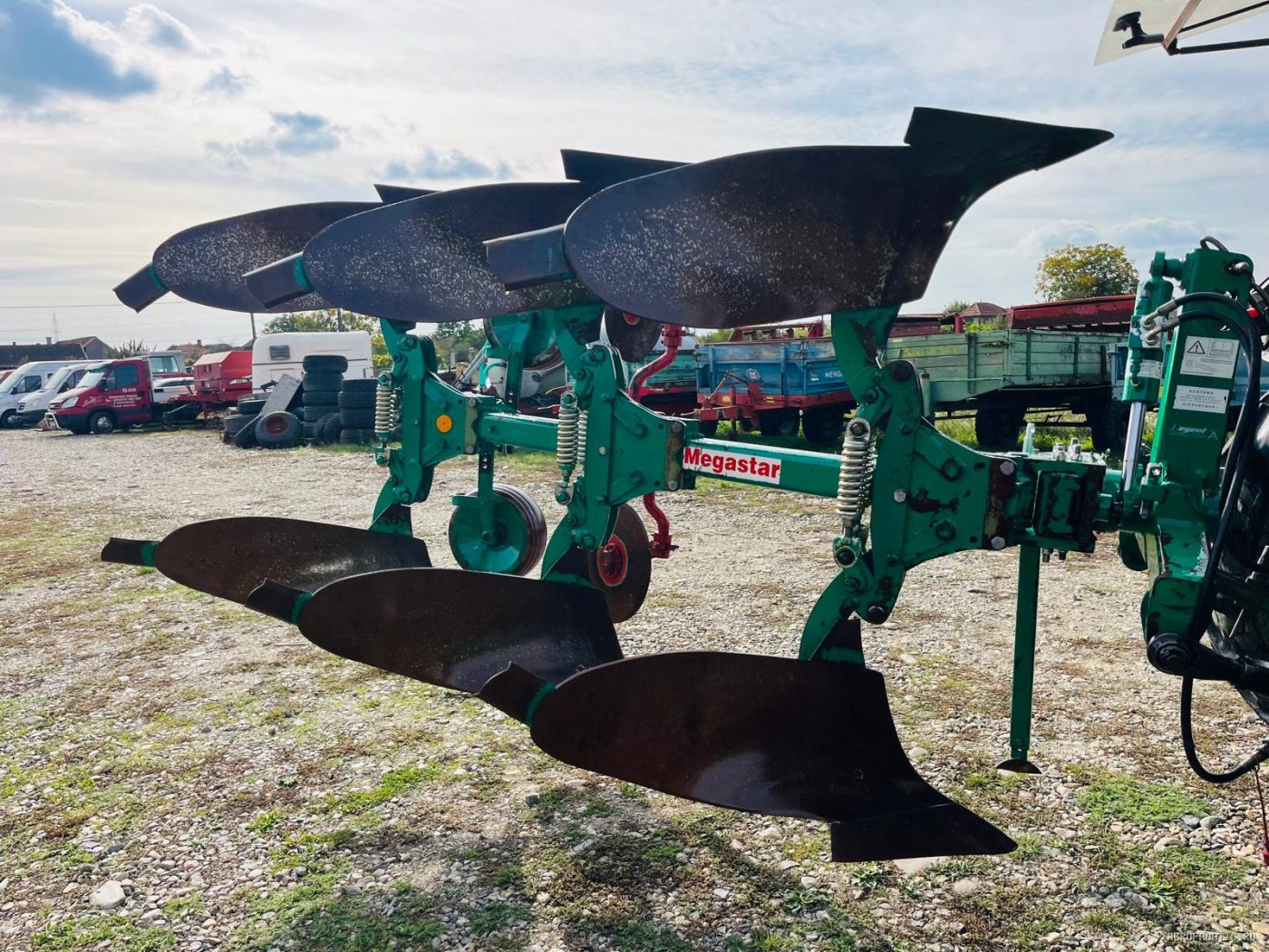 Plug cu 3 cormane reversibil hidraulic Regent Megastar — utilaj agricol de vanzare