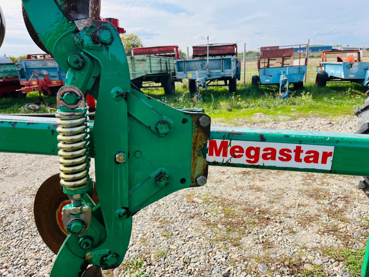 Plug cu 3 cormane reversibil hidraulic Regent Megastar — utilaj agricol de vanzare