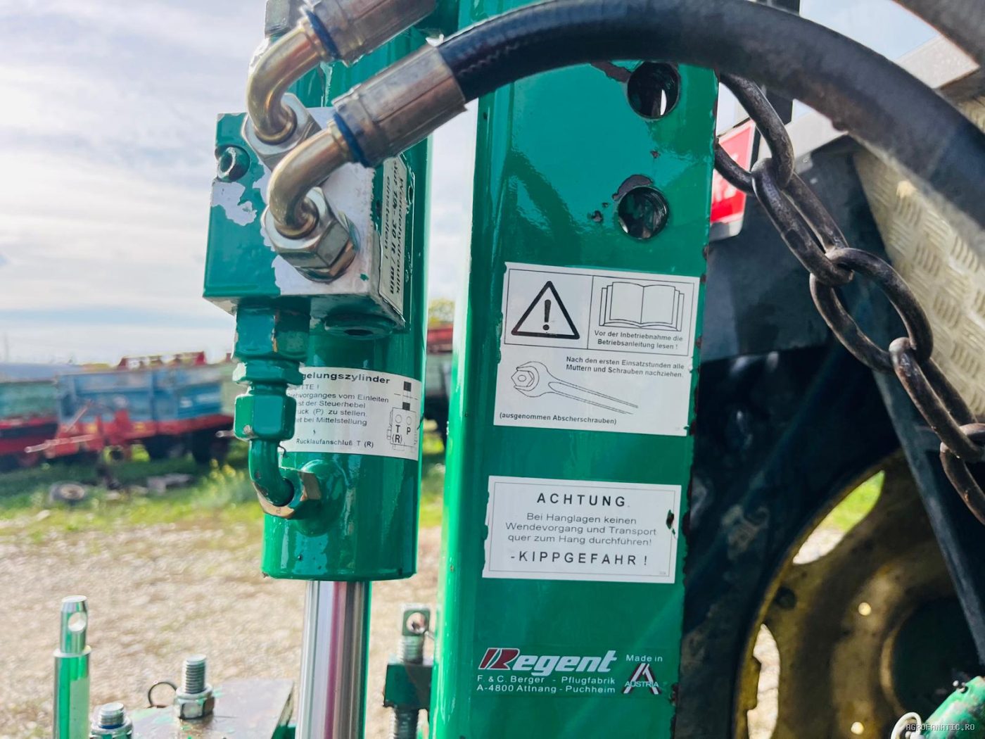 Plug cu 3 cormane reversibil hidraulic Regent Megastar — utilaj agricol de vanzare
