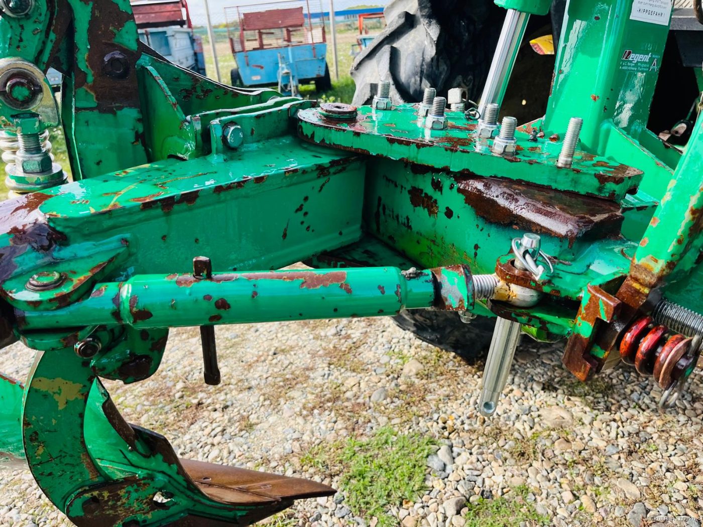 Plug cu 3 cormane reversibil hidraulic Regent Megastar — utilaj agricol de vanzare