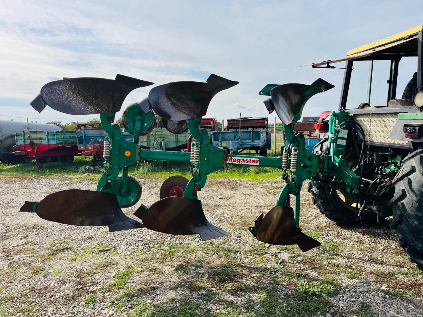 Plug cu 3 cormane reversibil hidraulic Regent Megastar — utilaj agricol de vanzare