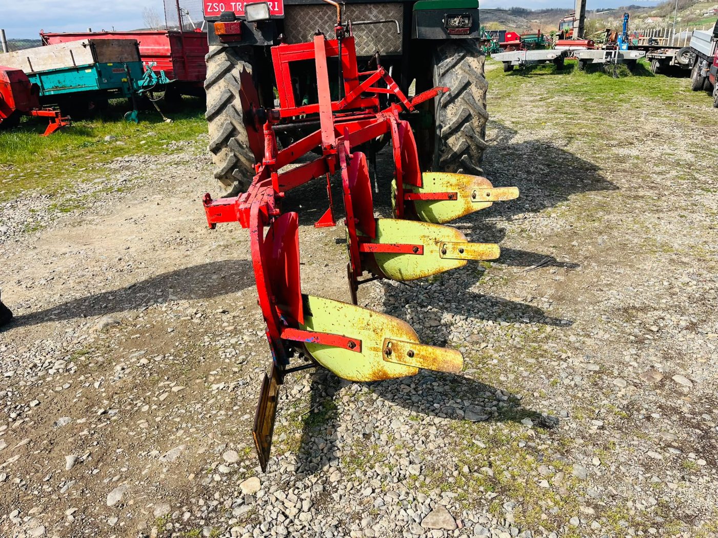 Plug cu 3 cormane Vogel & Noot, fara roata — utilaj agricol de vanzare
