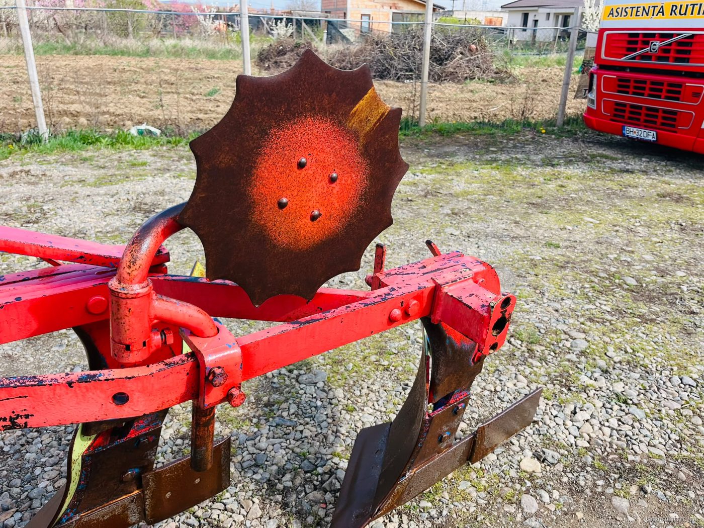 Plug cu 3 cormane Vogel & Noot, fara roata — utilaj agricol de vanzare
