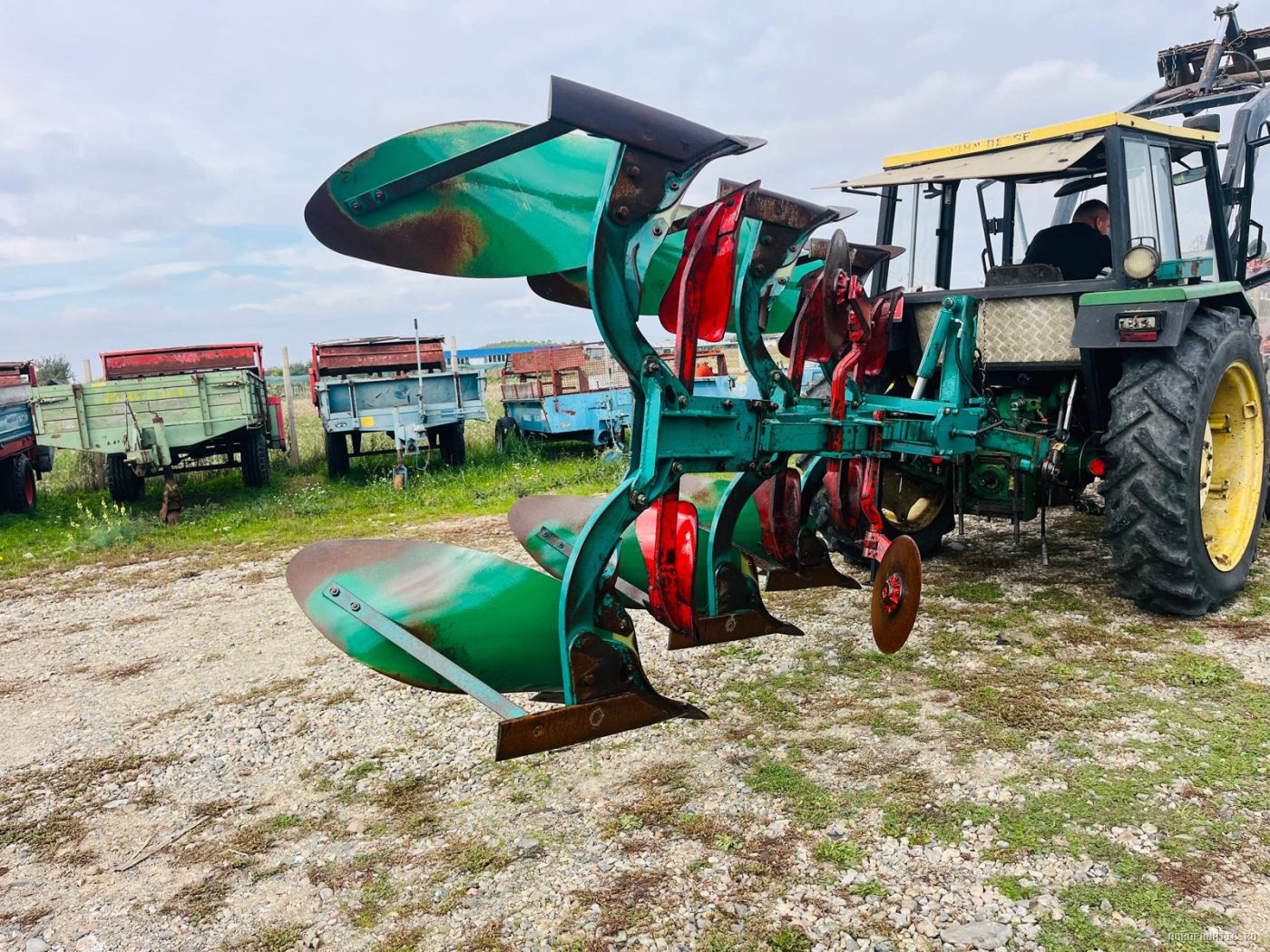 Plug cu 3 trupite reversibil Regent cu cilindru — utilaj agricol de vanzare