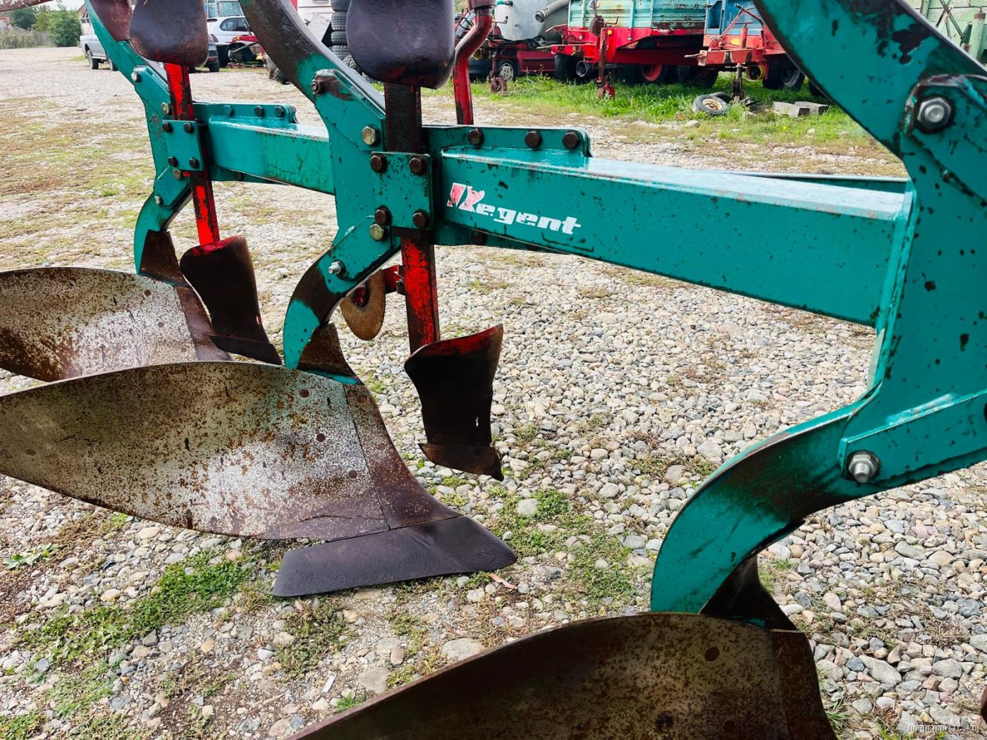 Plug cu 3 trupite reversibil Regent cu cilindru — utilaj agricol de vanzare