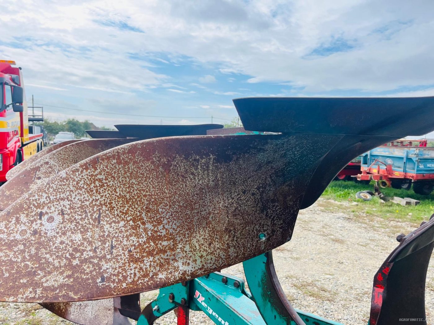 Plug cu 3 trupite reversibil Regent cu cilindru — utilaj agricol de vanzare