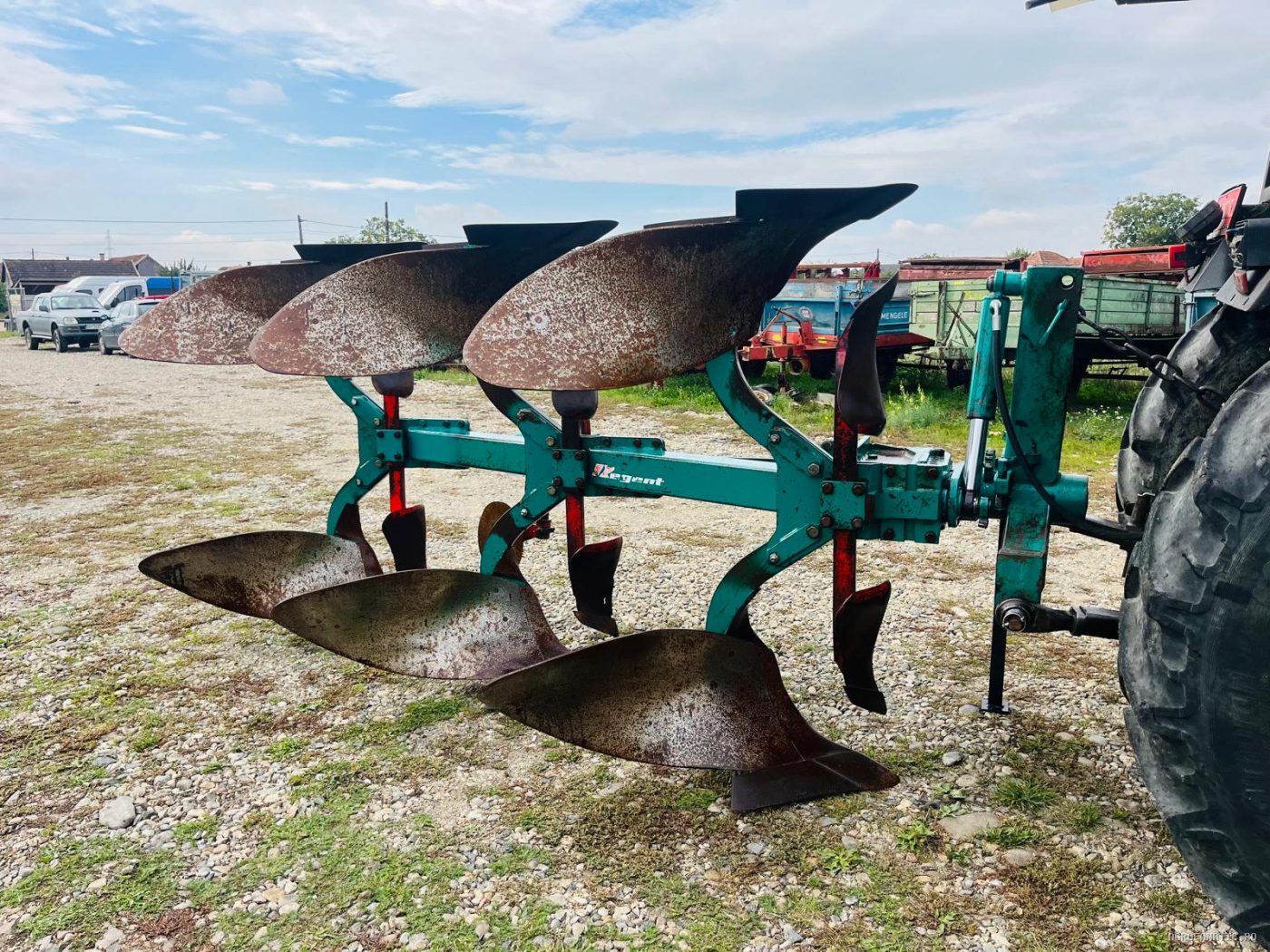 Plug cu 3 trupite reversibil Regent cu cilindru — utilaj agricol de vanzare