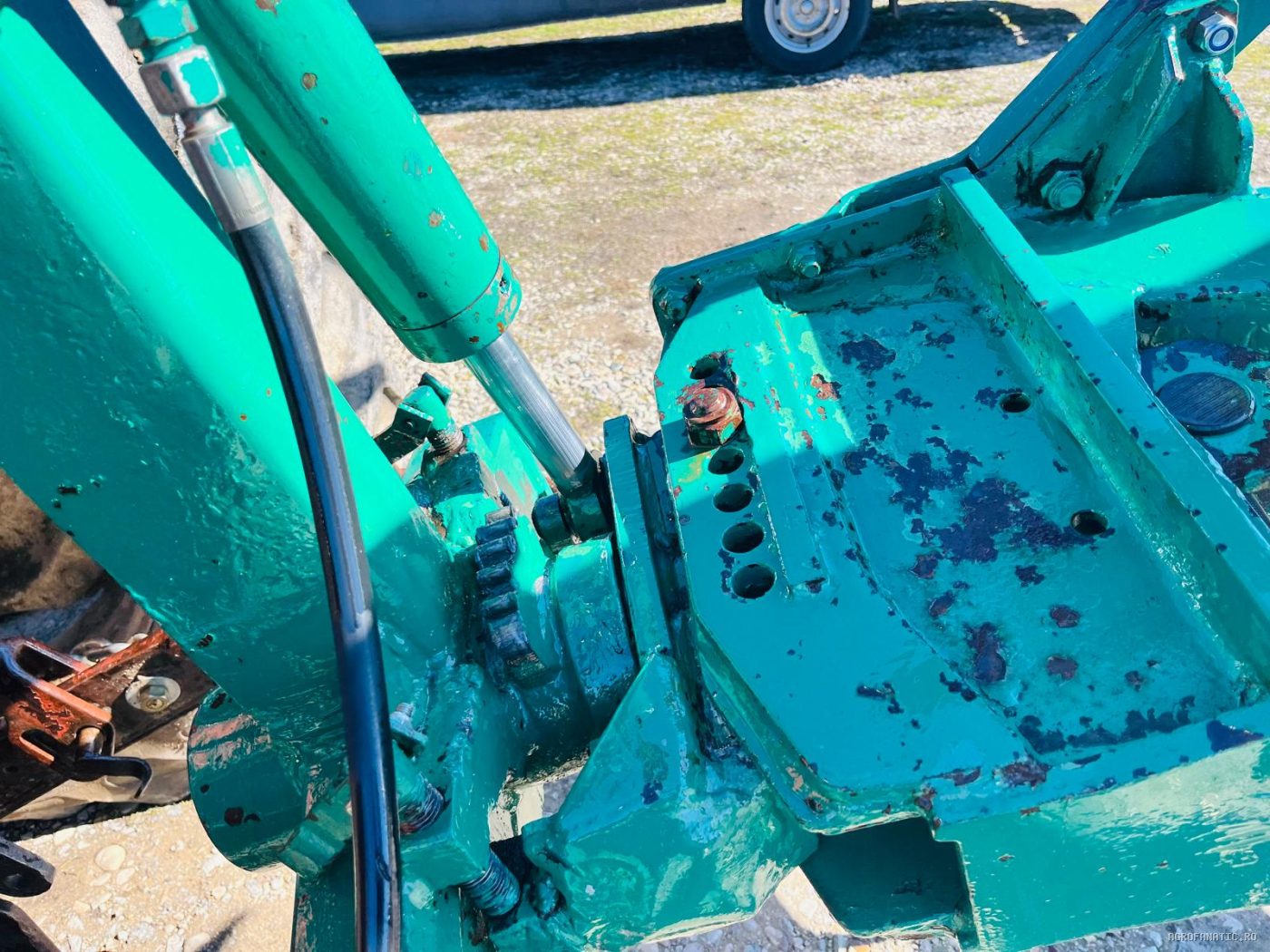 Plug cu 4 trupite Regent, cu roata, 70 inaltime de la sol — utilaj agricol de vanzare
