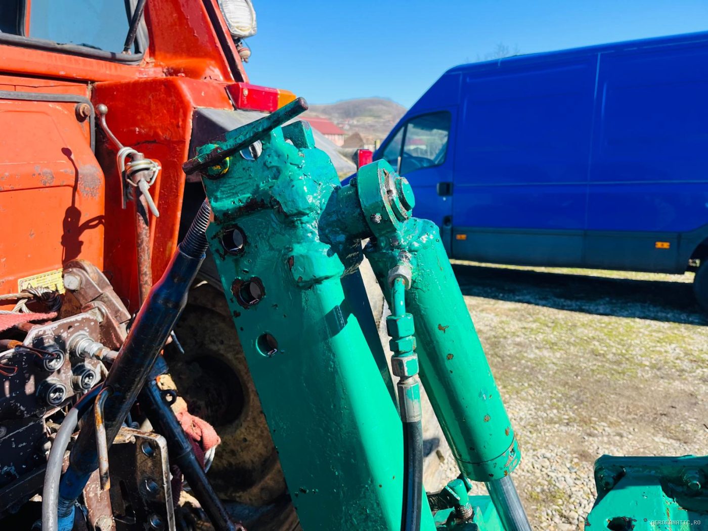 Plug cu 4 trupite Regent, cu roata, 70 inaltime de la sol — utilaj agricol de vanzare