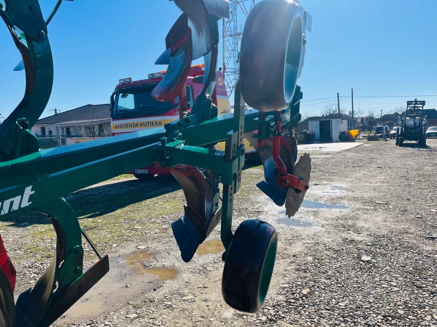 Plug cu 4 trupite Regent, cu roata, 70 inaltime de la sol — utilaj agricol de vanzare
